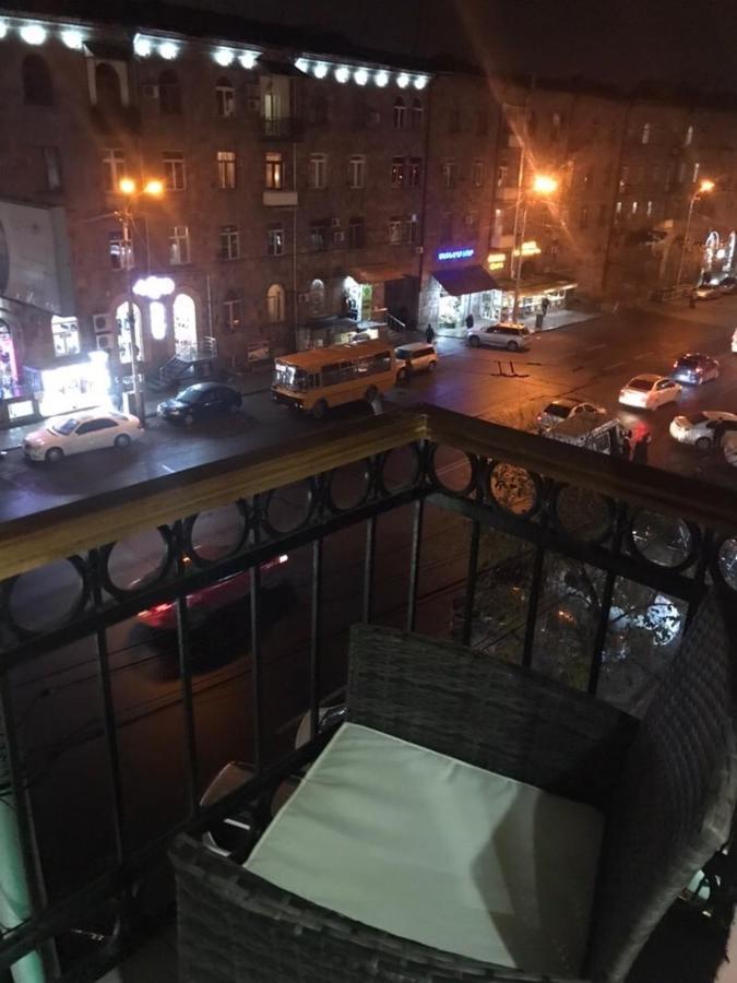 Квартира Около Станции Метро С Балконами Ereván Exterior foto