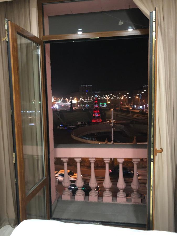 Квартира Около Станции Метро С Балконами Ereván Exterior foto